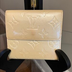Louis Vuitton Monogram Vernis Bifold Wallet